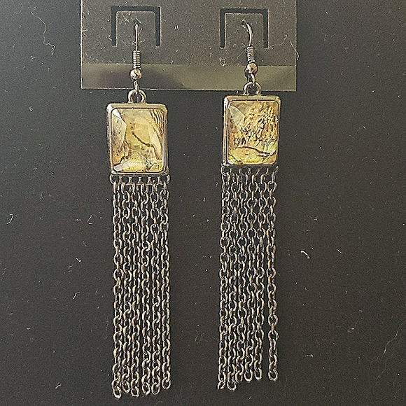 S🌷LE! 3/$10.  Art Deco Earrings - Picture 3 of 5